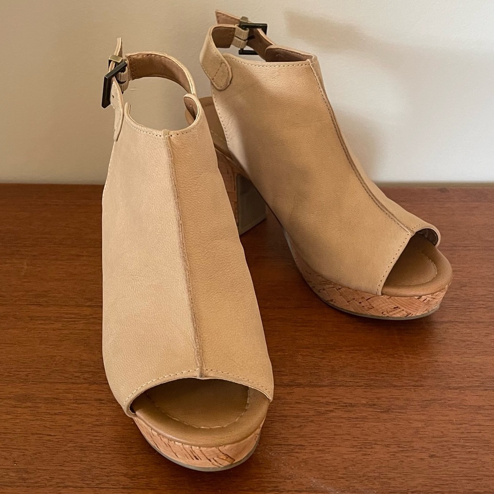 Reaction Kenneth Cole - Tole Tally | Women's 7.5M, suede‎ leather, cork heels